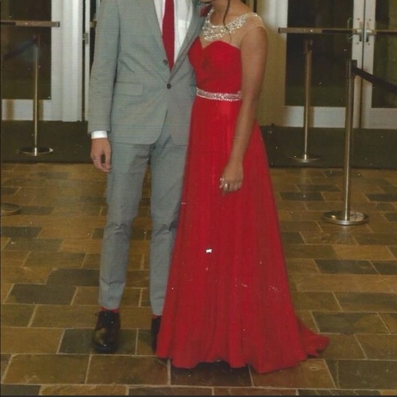 ALYCE Designer Red Prom Dress. Size 0 - Picture 2 of 7